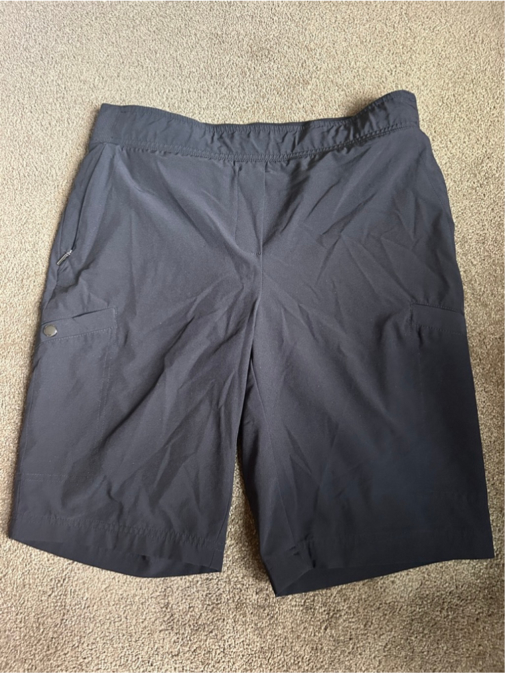 Women's Chico's Zenergy Black Cargo Shorts Size 1 - Picture 2 of 8